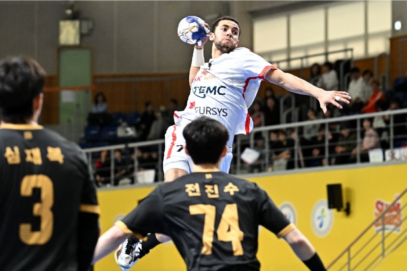 SK호크스 주앙이 점프슛을 하고 있다. / 사진제공=한국핸드볼연맹