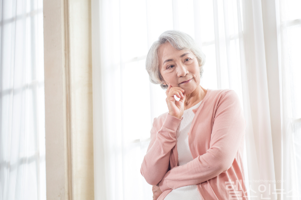 기침 한 번으로도 소변이 누출되게 만드는 요실금. 이 질환은 국내 여성의 40% 이상이 경험할 정도로 중년 여성들의 심각한 고충이기도 하다. (클립아트코리아)