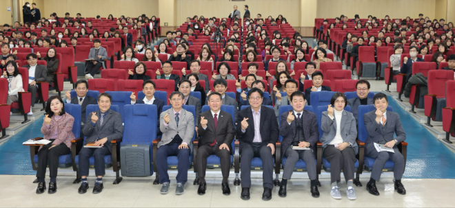 인천광역시교육청이 행복소통만남회의에 유정복 인천시장을 초청해 특강을 개최하고 있다. (제공=인천광역시교육청)