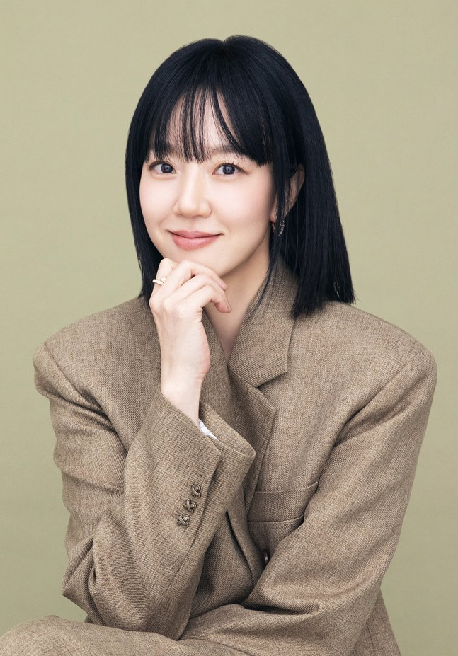 임수정, 디즈니+ ‘파인: 촌뜨기들’ 이어 영화 ‘두 번째 아이’까지 2025년 활동 청신호