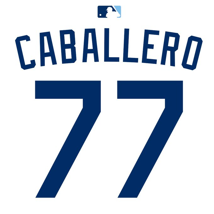 호세 카바몌로가 7번을 김하성에게 양보하고 77번을 달기로 했다.