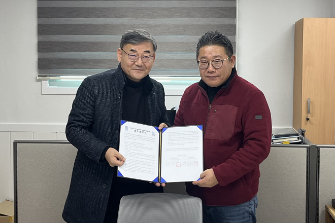 노인일자리 제공 협약 기념 촬영을 하고 있다. ⓒ 여수시