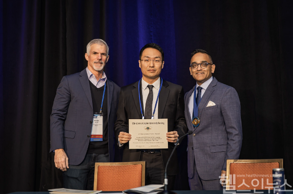 서남병원 조성탄 과장, 세계경추연구학회 포스터 부문 대상 수상 모습 (서울특별시 서남병원 제공)