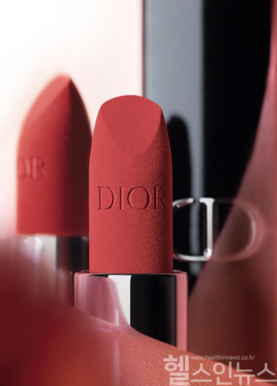 매혹적인 10가지 꾸뛰르 컬러, NEW 루즈 디올 - 베일 피니쉬 출시 (디올뷰티 제공)