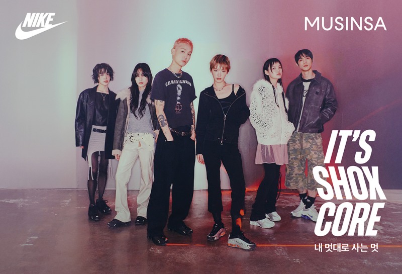 무신사가 글로벌 스포츠 브랜드 나이키(NIKE)의 아이코닉한 운동화 '샥스'를 새롭게 조명하는 캠페인을 시작했다. (무신사 제공)