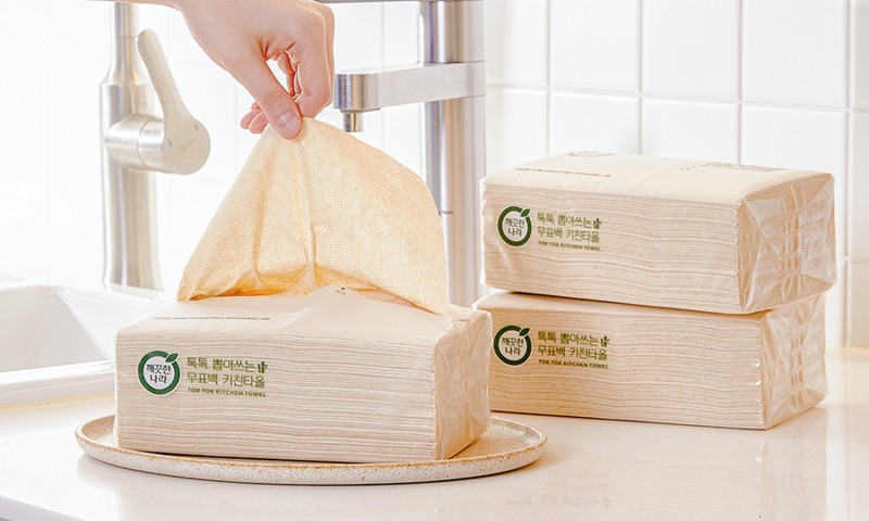 ‘깨끗한나라 톡톡 뽑아쓰는 무표백 키친타올’ (사진 제공=깨끗한나라)