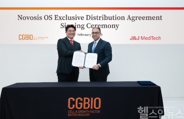 (왼쪽부터) 유현승 시지바이오 대표, 비슈누 칼라 존슨앤드존슨 메드테크 아시아 태평양 지역 회장 (존슨앤드존슨 메드테크 코리아 제공)