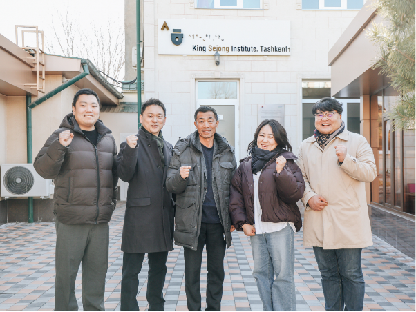 사진=좌부터 성부규 우즈베키스탄 한인회 사무국장, 최정현 BNCR대표, 김화연 보노보노커피로스터스 대표, 허선행 타슈켄트1 세종학당 학당장, 이현우 GBM네트웍스 대표