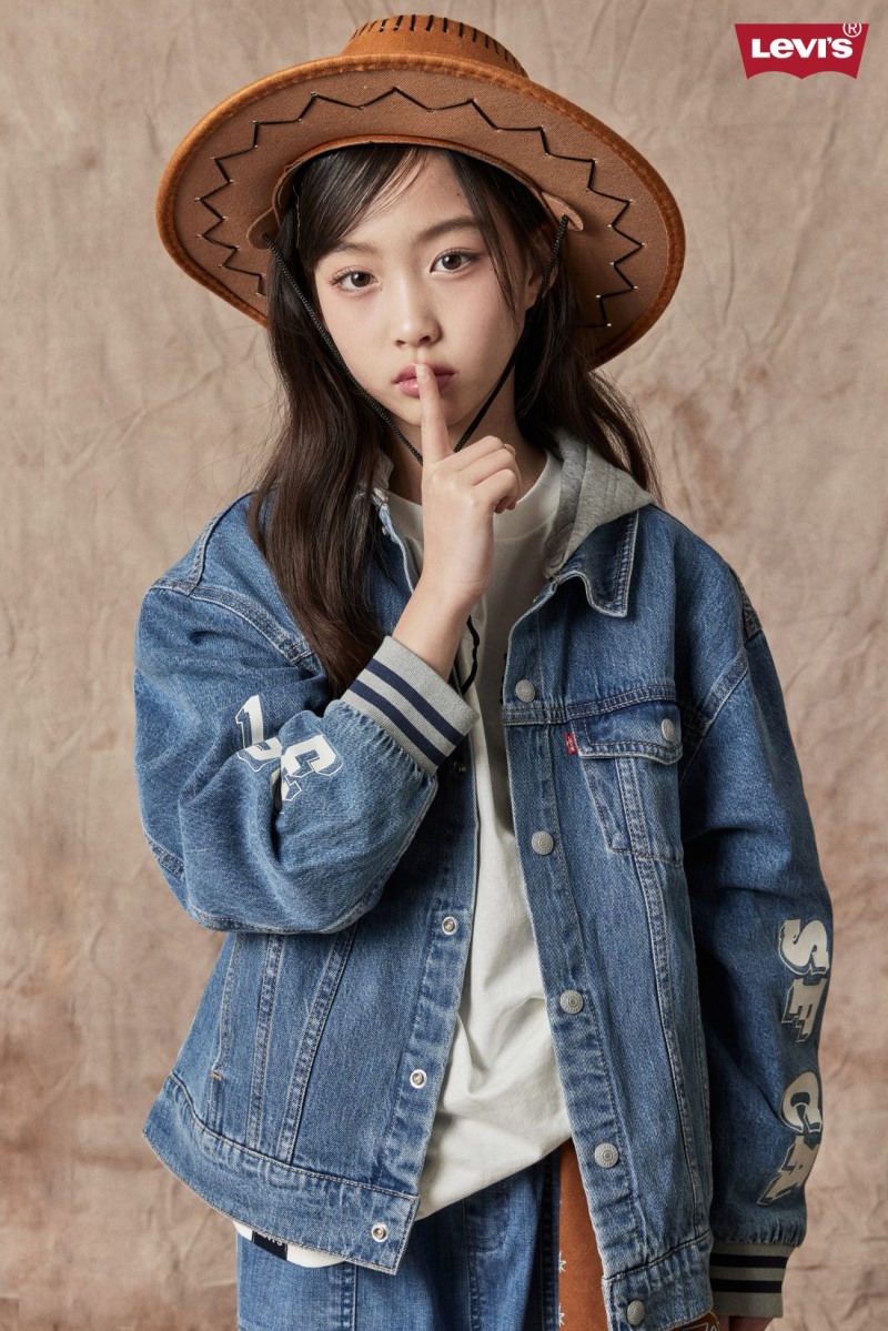 리바이스 키즈 LVC 라인의 '데님 배색 후드 자켓' (리바이스키즈 제공)