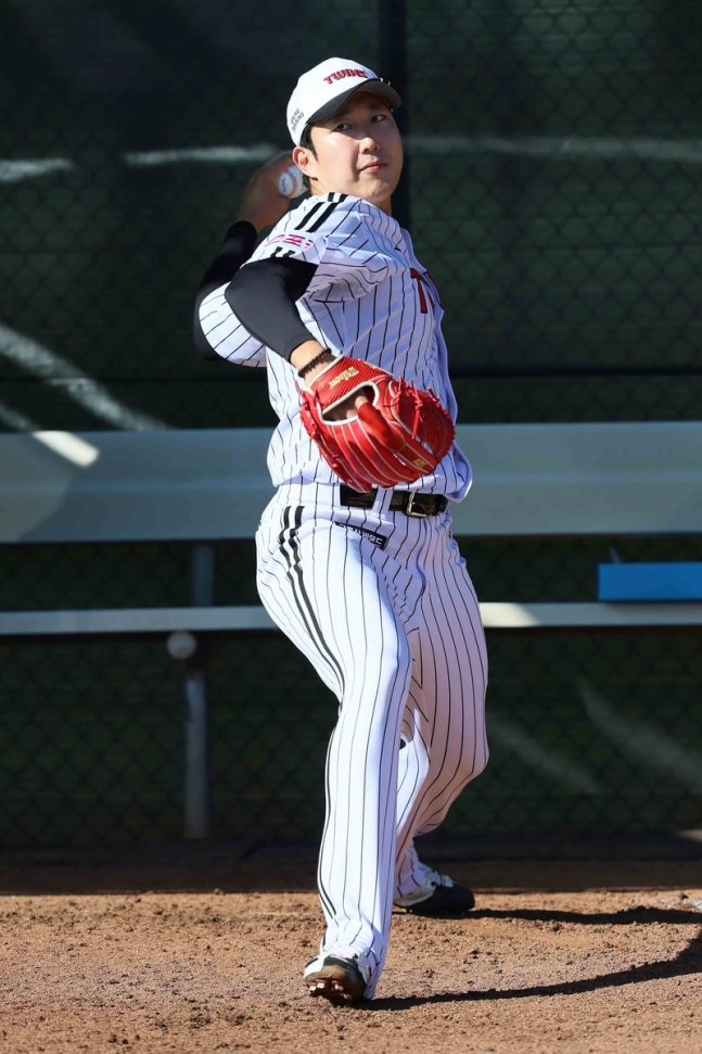 불펜피칭하는 LG 손주영 /