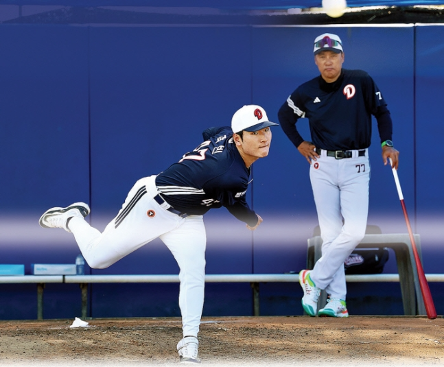 두산 곽빈이 호주 시드니 블랙타운 구장에서 불펜 피칭을 하고 있다.