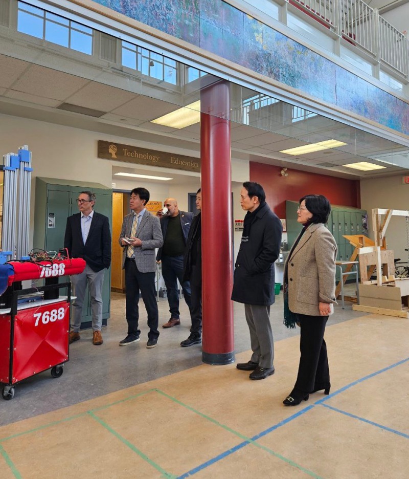 로공학 커뮤니티 프로그램에 참관하는 임태희 교육감