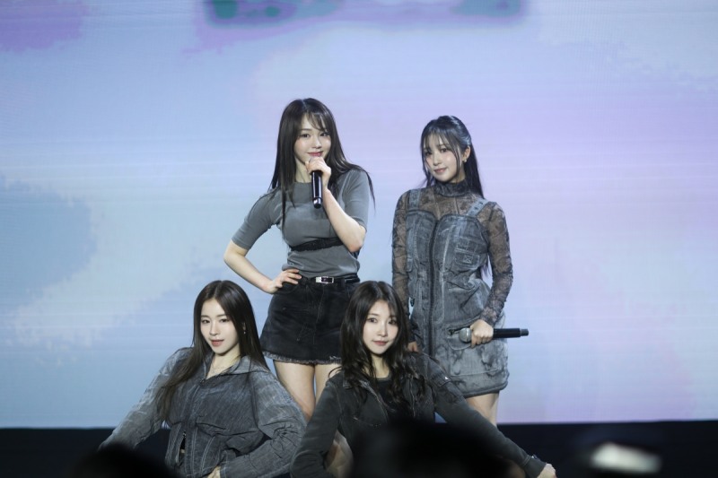 WOOAH(우아), 시크한 매력으로 '서울패션위크' 압도…핫한 행보 ing