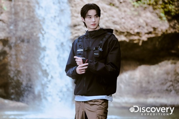 디스커버리 익스페디션 ‘베르텍스 바람막이 재킷’ 화보 (사진 제공=디스커버리)