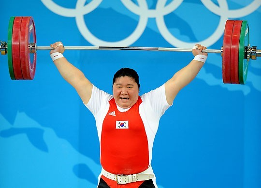2008년 베이징 올림픽에서 한국여자역도 사상 첫 올림픽 금메달을 획득한 장미란