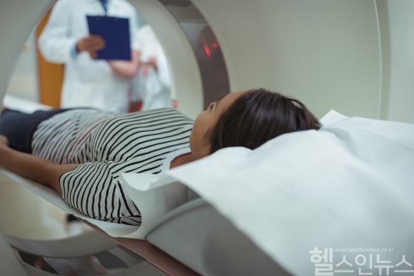 MRI 검사에 사용되는 조영제가 파킨슨병 발병 위험을 높일 수 있다는 연구 결과가 발표돼 관심을 끌고 있다. (클립아트코리아)