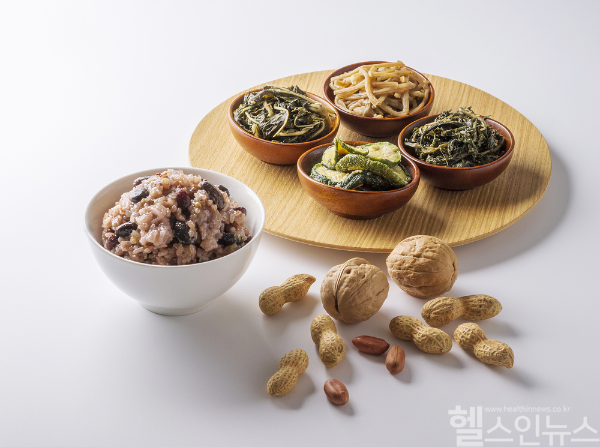 오는 12일은 정월대보름으로 부럼과 약밥으로 한 해의 건강을 기원하는 풍습이 있다. (클립아트코리아)