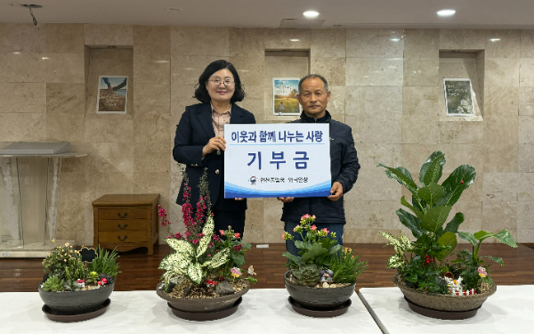 송소영청장이 장애인복지시설 브솔시내를 방문하여 기념촬영을 하고 있다.