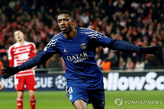 골 세리머니 하는 PSG 뎀벨레.