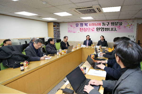 유정복 인천시장과 김찬진 동구청장이 연두방문에 따른 기자간담회를 진행하고 있다.