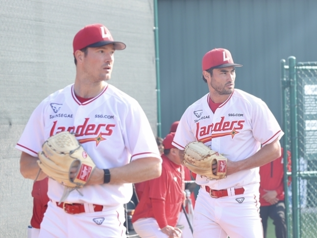 드류 앤더슨(왼쪽)과 미치 화이트(오른쪽) / 사진제공=SSG 랜더스