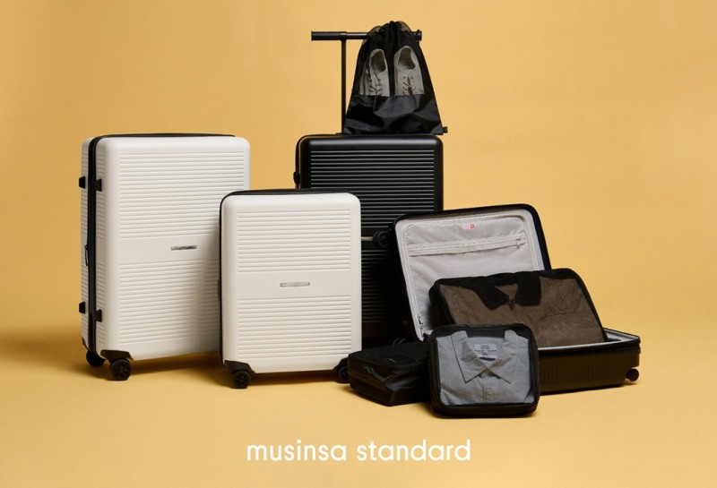 '무신사 스탠다드'가 여행용품 전문 브랜드 '로우로우'와 손잡고 새로운 여행용 캐리어 라인을 출시했다. (무신사 제공)