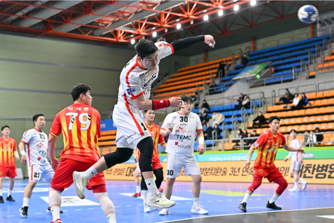 SK호크스 하태현이 점프슛을 하고 있다. / 사진제공=한국핸드볼연맹
