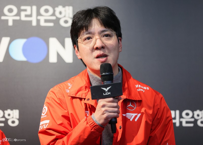 T1 '꼬마' 김정균 감독