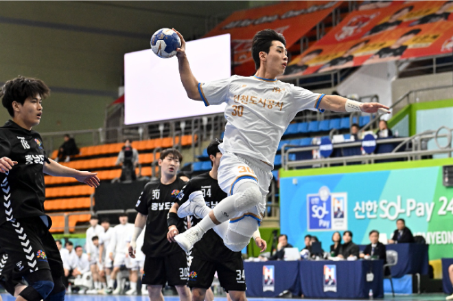 인천도시공사 이요셉이 점프슛을 하고 있다. / 사진제공=한국핸드볼연맹