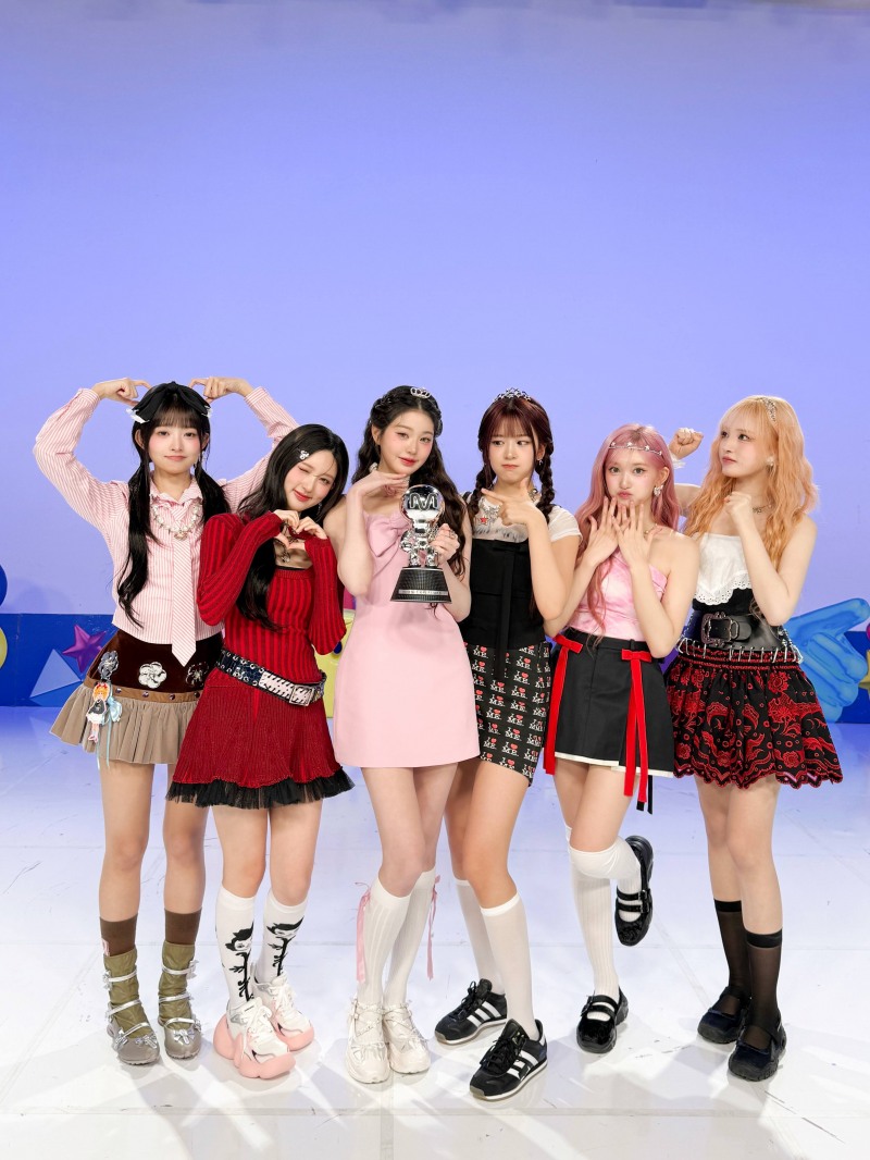 ‘엠카’ 아이브, ‘레블 하트’ 트리플 크라운 이어 ‘애티튜드’ 1위 등극