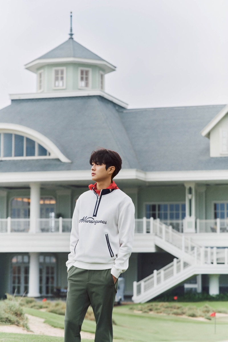 먼싱웨어, 배우 최우식 브랜드 앰배서더 발탁 (반 집업 포켓 맨투맨)