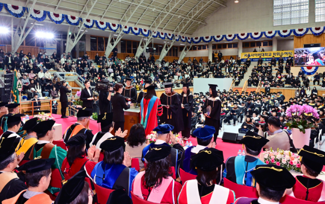 15일(토), 신일캠퍼스 실내 스타디움에서 개최한 서울사이버대학교 2024 전기 학위수여식