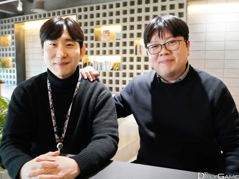 '두근두근 야심작'으로 비주얼 노벨 팬들에 즐거움을 주고 있는 스마일게이트의 두 담당자를 만났다.