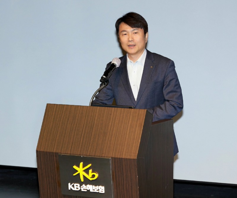 지난 17일 오전 서울 강남구 역삼동 KB아트홀에서 열린 '고객중심경영' 실천 다짐 발대식 (KB손해보험 제공)