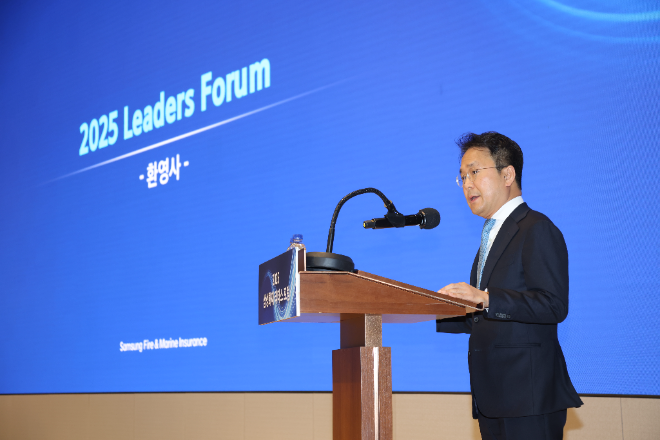 삼성화재 이문화 대표이사가 '2025 리더스포럼' 개회사를 하고있다. ⓒ 삼성화재