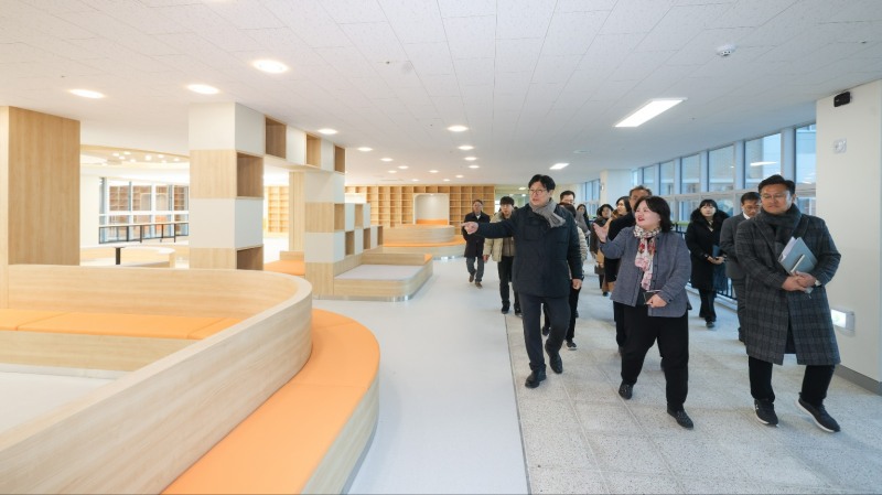 도성훈 교육감이 3월 개교를 앞둔 인천은송중학교를 방문 현장 점검을 하고 있다.(인천광역시교육청 제공)