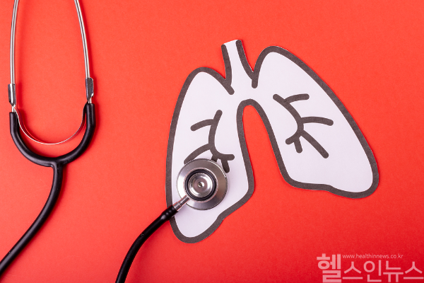 폐암은 조기 발견이 매우 중요한 암 질환으로 X선 검사와 CT검사 등으로 진단할 수 있다. 또 국가 폐암 무료검진으로 충분히 조기 발견할 수 있어 이를 놓치지 않는 것이 중요하다. (클립아트코리아)