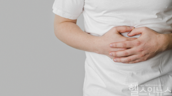 평소 소화불량이 잦아 일상생활 중 불편함이 이어진다면 추위와 스트레스에 민감한 자율신경에 문제가 있는 것은 아닌지 살펴보는 것이 좋겠다. (클립아트코리아)