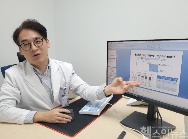 장준호 센텀종합병원 정신건강의학과 과장이 경도 인지장애에 대해 설명하고 있다. (센텀종합병원 제공)