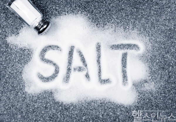 소금 대신 칼륨 풍부한 소금 대체제를 활용하면 뇌졸중 재발은 물론 이에 따른 사망률까지 낮추는 데 도움이 될 수 있는 것으로 나타났다. (클립아트코리아)