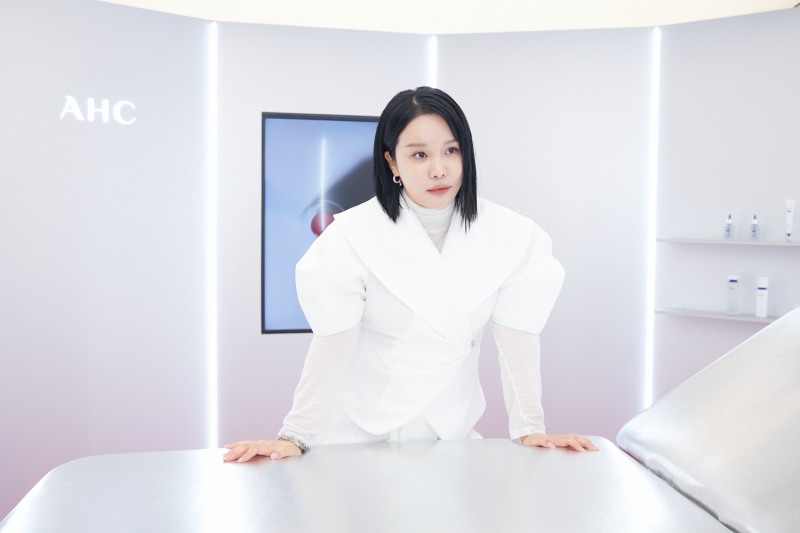 20일(목), 방송인 랄랄이 성수동에서 열린 AHC ‘스킨 게임 T-샷’ 팝업 스토어 오픈 행사에 참석했다.