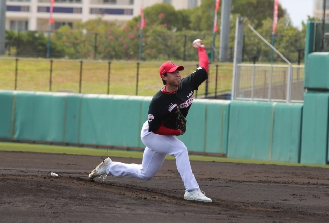 투구하는 윤영철