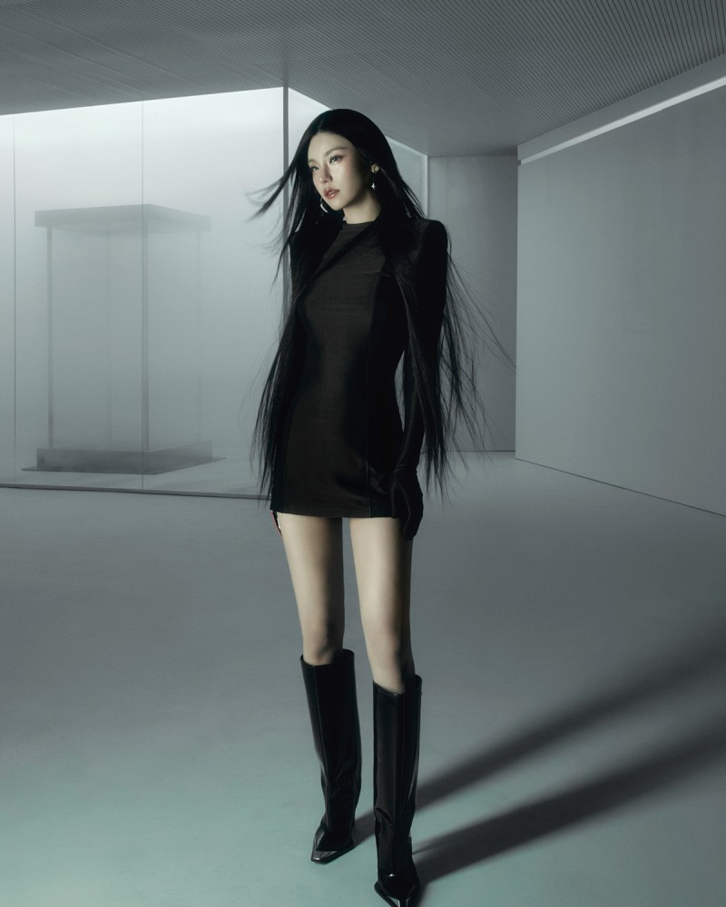 ITZY 예지, 솔로 1집 콘셉트 포토 & 쇼트 필름 최초 공개…강렬하게 빠져드는 숨멎 비주얼