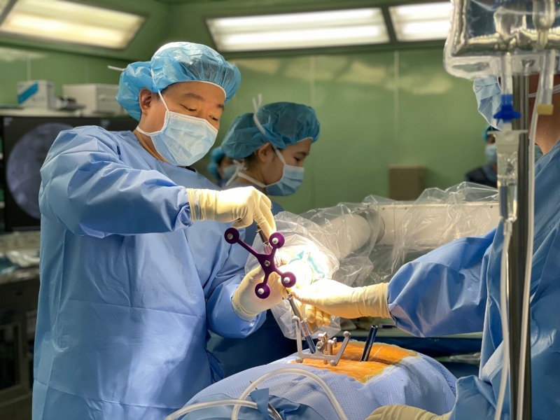 엘앤케이바이오-광명21세기 병원, 높이확장형 케이지 제품 활용한 첫 척추 로봇 수술 성공