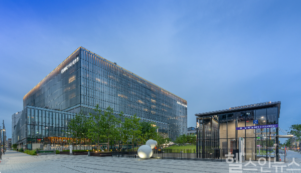 이대서울병원 전경(야경) (이대서울병원 제공)