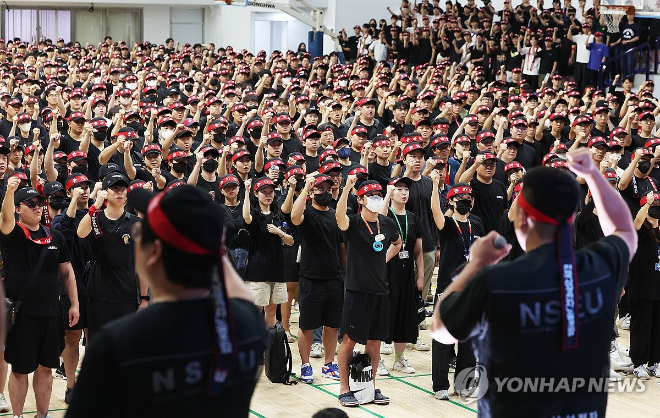 지난해 7월 경기 용인시 삼성전자 기흥캠퍼스에서 열린 전국삼성전자노동조합(전삼노) 파업 집회 모습 ⓒ연합뉴스