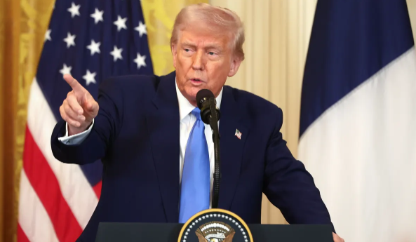 (상보) 美트럼프 “캐나다·멕시코 관세, 일정대로 진행”