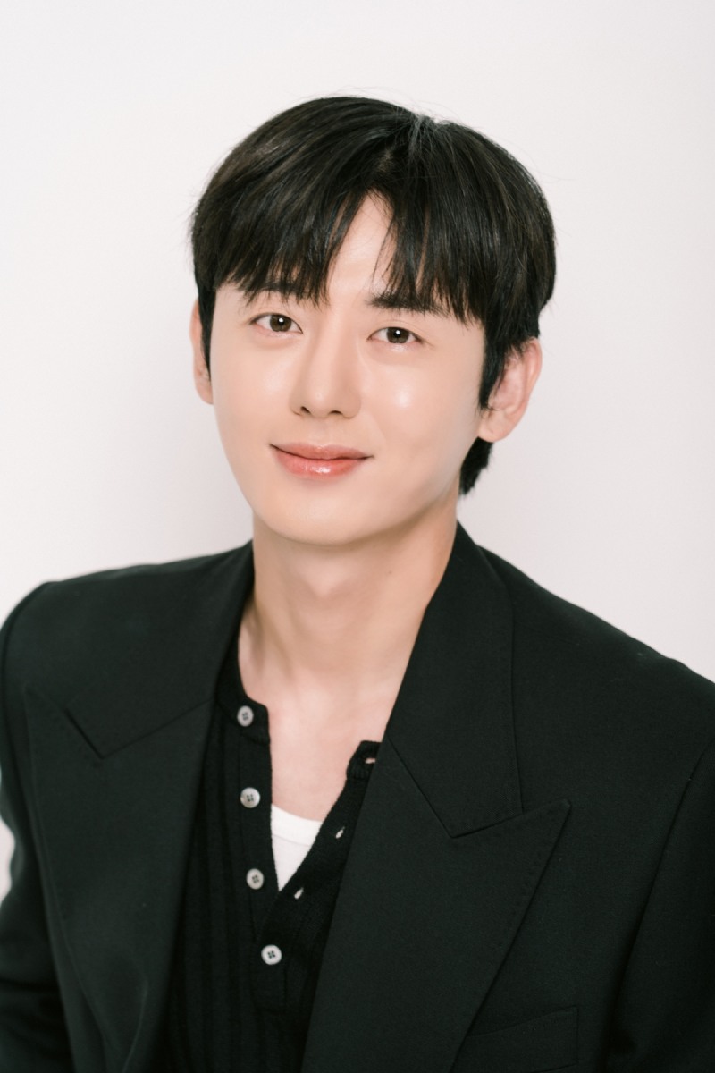 이지훈, 마동석 제작 ‘백수아파트’로 26일 스크린 컴백…경수진과 현실 남매 케미