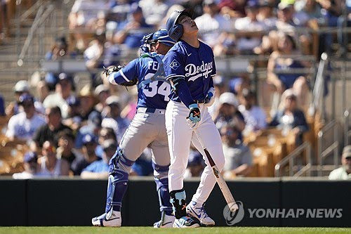 삼진당한 후 아쉬워하는 김혜성