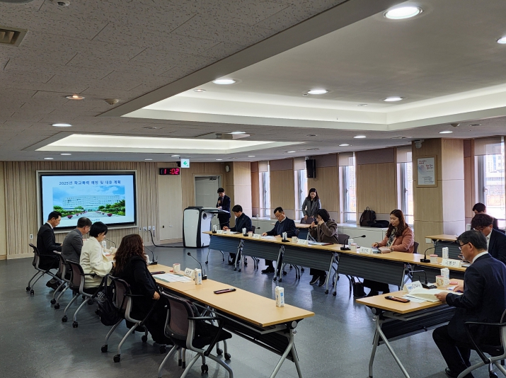 학교폭력예방자문위원회_생활교육팀장 장학관 임성실 설명 하는 모습